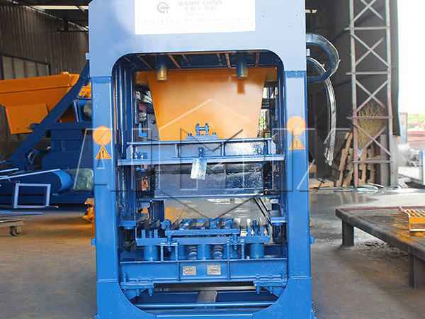 4-15 concrete block molding machines